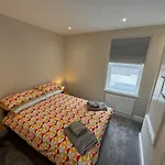1 Agar St