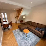 1 Agar St