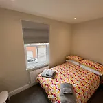 1 Agar St